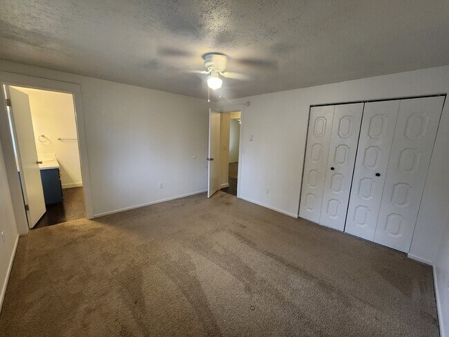 Building Photo - Very Large 3BR, 3BTH Near Black Bay Park in Post Falls