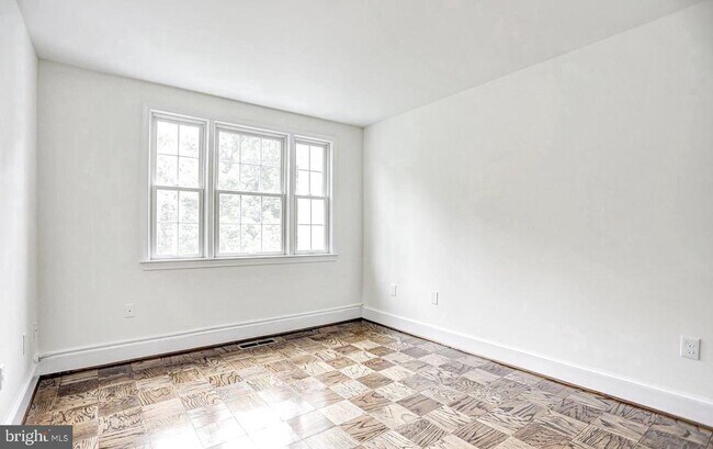 Building Photo - 3251 Sutton Pl NW