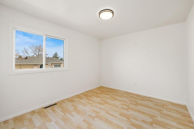 Building Photo - 569 S Edinburgh Dr