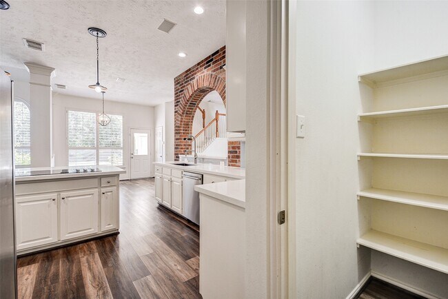 Building Photo - 203 Hazelcrest Dr