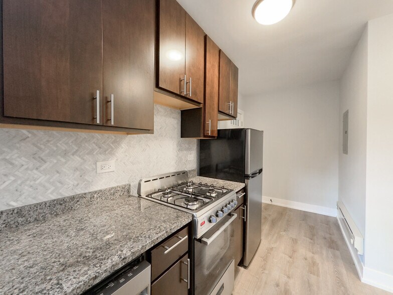 Building Photo - 434 W Belden Ave