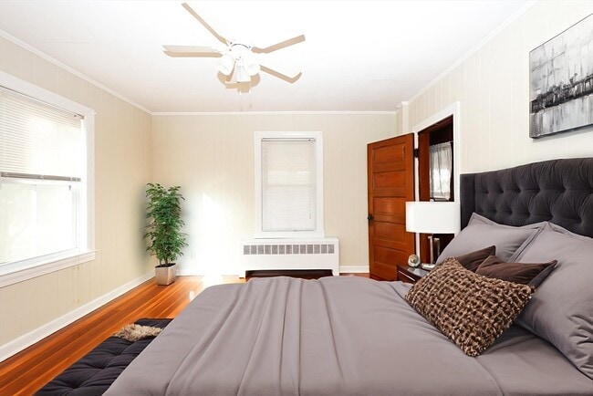 Building Photo - 354 Pond St