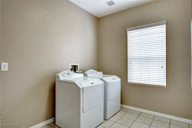 Building Photo - 8216 Imperial Lakes St