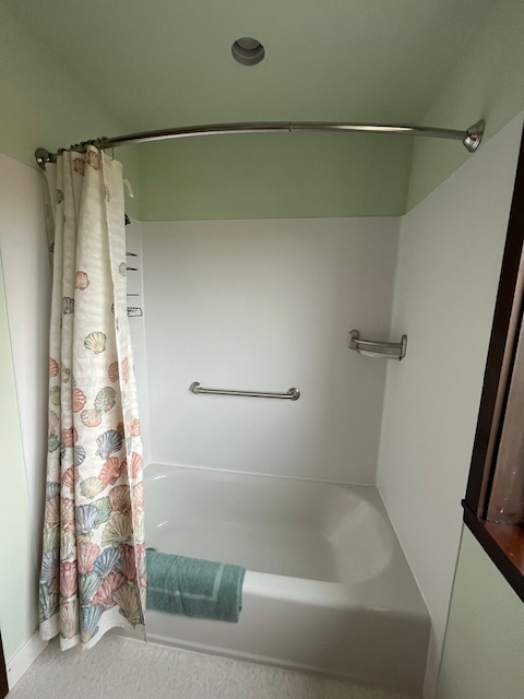 Tub/shower - 1129 16th Ave