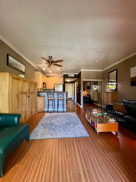Building Photo - 300 N El Molino Ave