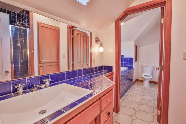 Building Photo - Gorgeous Vintage Home in Downtown Langley with Detached Guest Studio!!