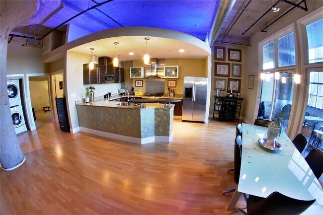 Building Photo - 4100 Forest Park Ave