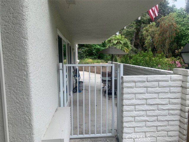 Building Photo - 2014 Via Mariposa W