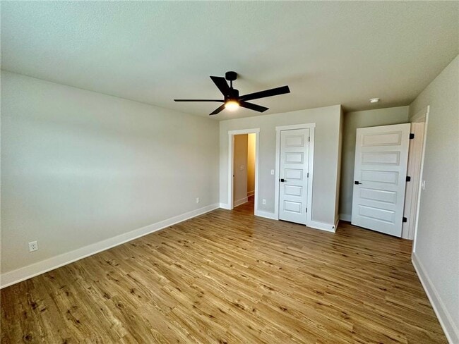 Building Photo - 2805 SW Hampshire Ave