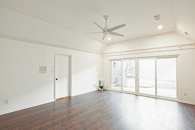 Building Photo - 3217 Squireswood Dr