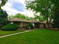 Building Photo - Garden Level 2 Bedroom Apartment right near D.U.