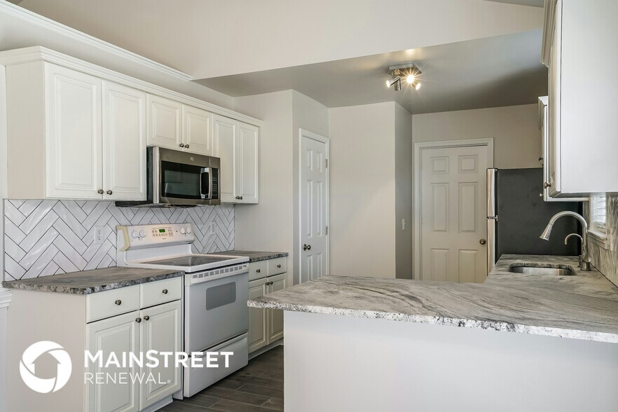 Building Photo - 398 Water Oak Dr