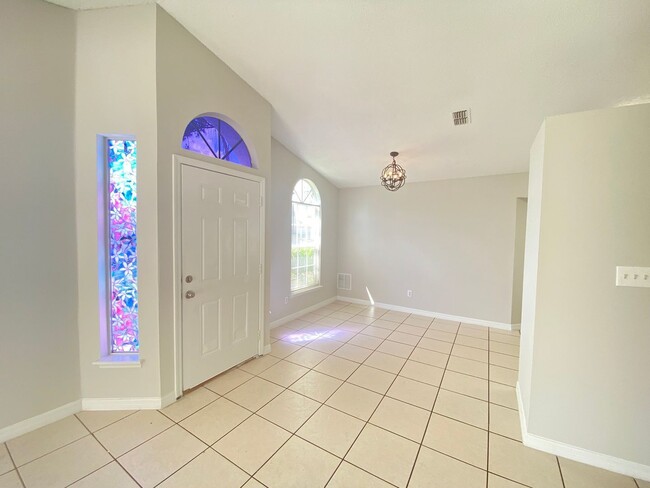 Building Photo - 312 San Gabriel St