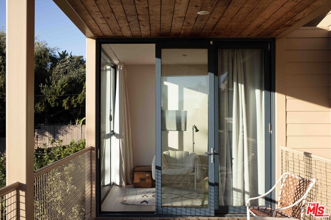 Building Photo - 2169 Lemoyne St