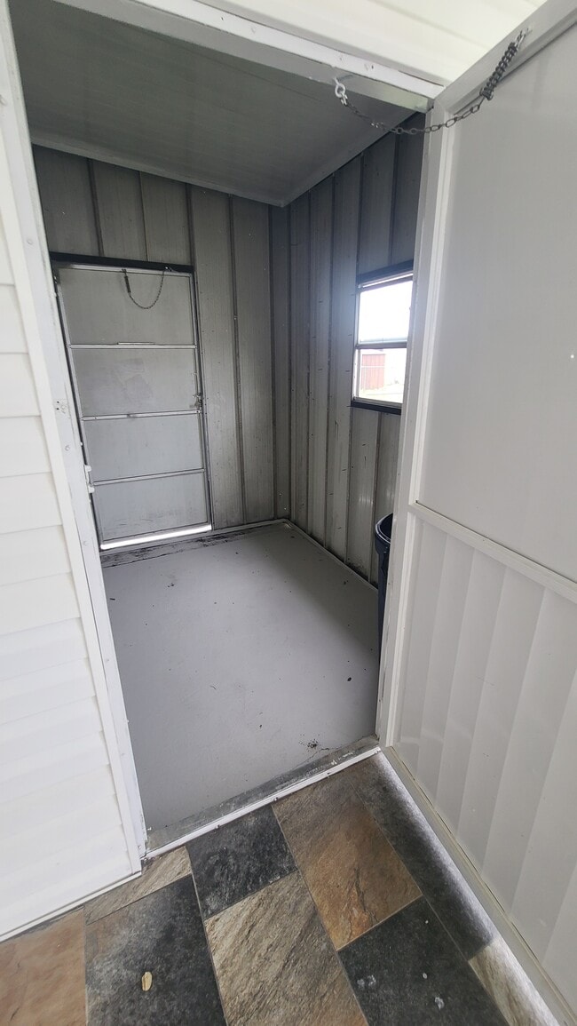 Building Photo - 2901 Stallion Dr