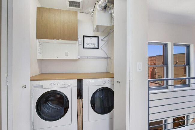 Building Photo - 216 26th Ave E