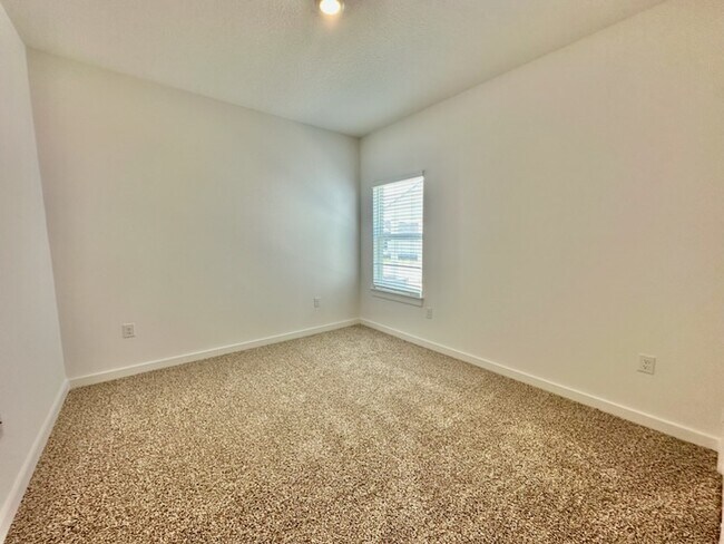 Building Photo - 494 Arrowwood Blvd