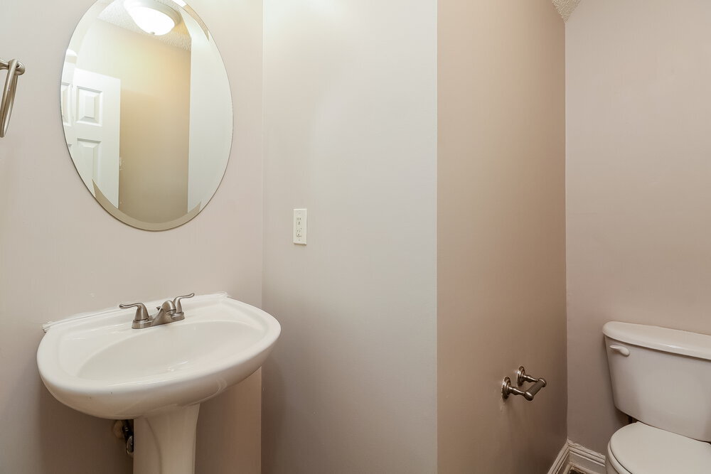 Building Photo - 916 Clover Gap Dr