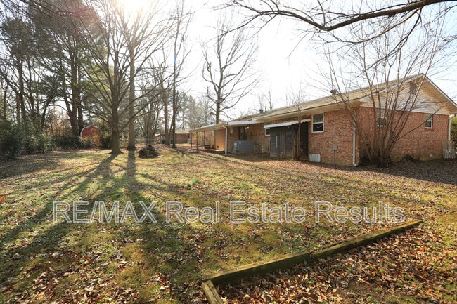 Building Photo - 2842 N Loxley Ave