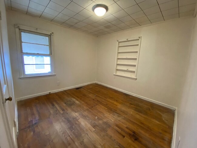 Building Photo - 2 Bedroom, 1 Bath Home in East Rome!