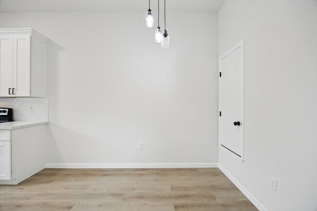 Building Photo - 422 New Hampshire St