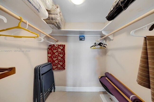 Building Photo - 3095 N Course Dr