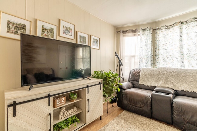 Building Photo - 24 Rocky Hill Ave