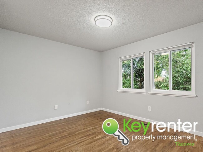 Building Photo - Updated 4-Bedroom, 2-Bath Tacoma Home for Rent Near Tacoma Community College and 6th Ave!