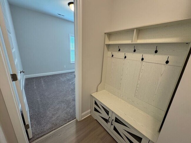 Building Photo - Look and lease in Athens .,M8 N766 M,