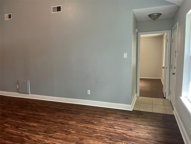 Building Photo - 2703 Hot Springs Dr