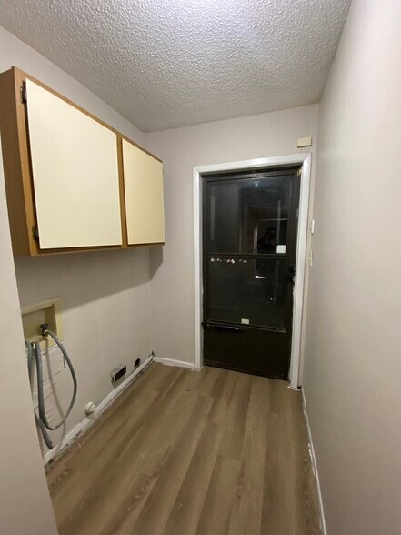 Building Photo - 1090 Condor Pl