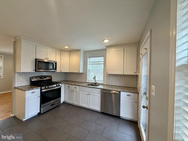 Building Photo - 1627 Quarter Ave