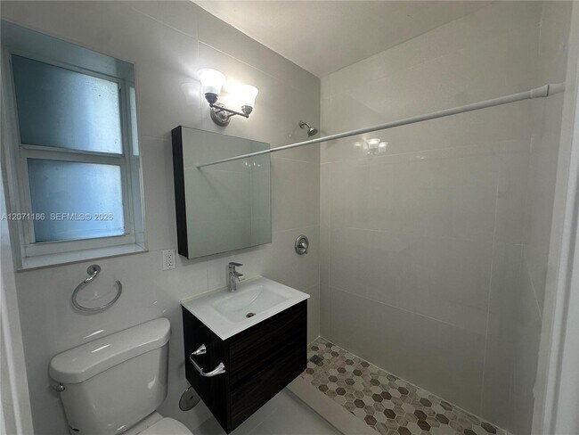 Building Photo - 836 81st St