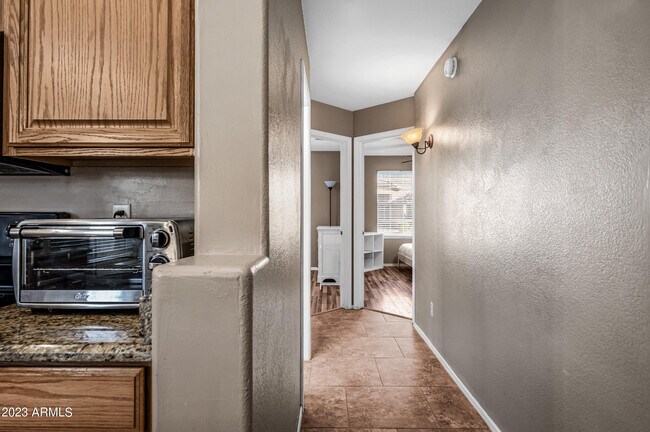 Building Photo - 3471 W Ross Dr