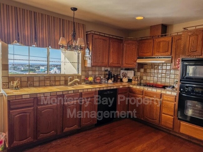 Building Photo - 1976 Grandview St