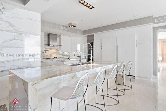 Building Photo - 17749 Collins Ave