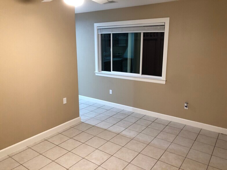 Building Photo - 1015 Tulane Ave