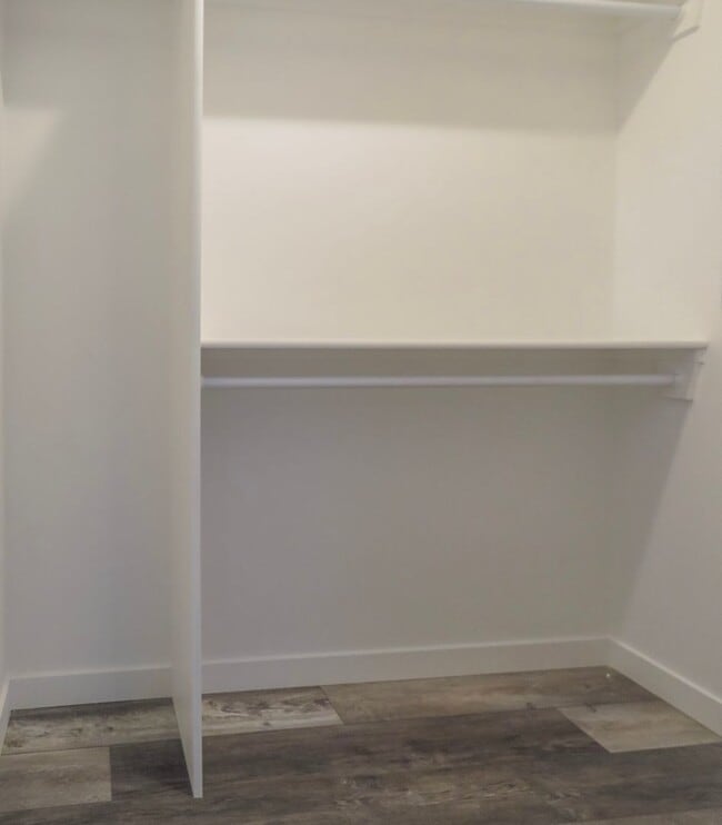 Building Photo - Newberg- 3 bedroom Duplex Available Soon - Schedule tour now !