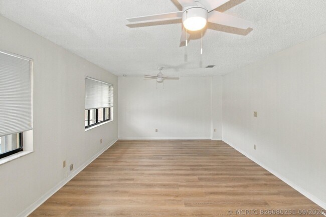 Building Photo - 1309 SE Coral Reef St