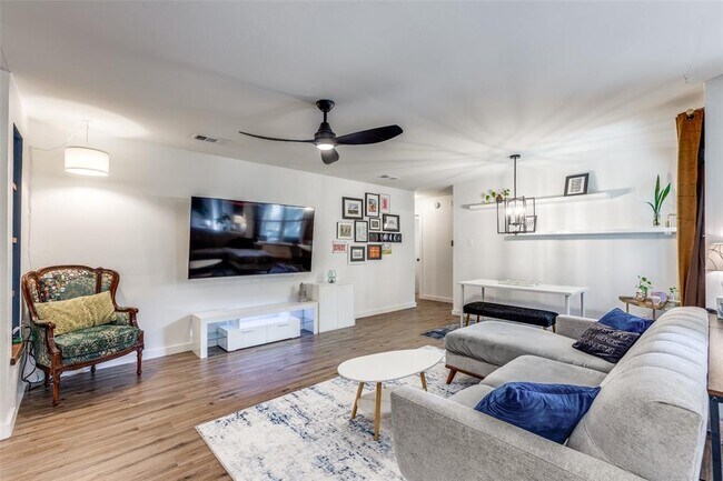 Building Photo - 11405 Bristle Oak Trail