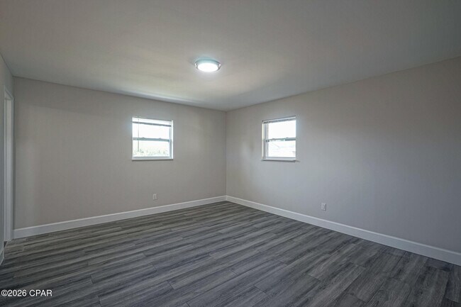 Building Photo - 410 S Star Ave