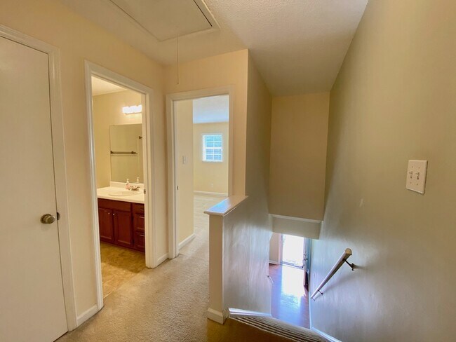 Building Photo - 2126 Alpine Rd