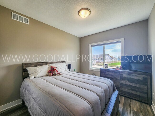 Building Photo - 4 bedroom 3 bathroom Ranch Style home with over 2500 sq feet of living space and a Finished Basement