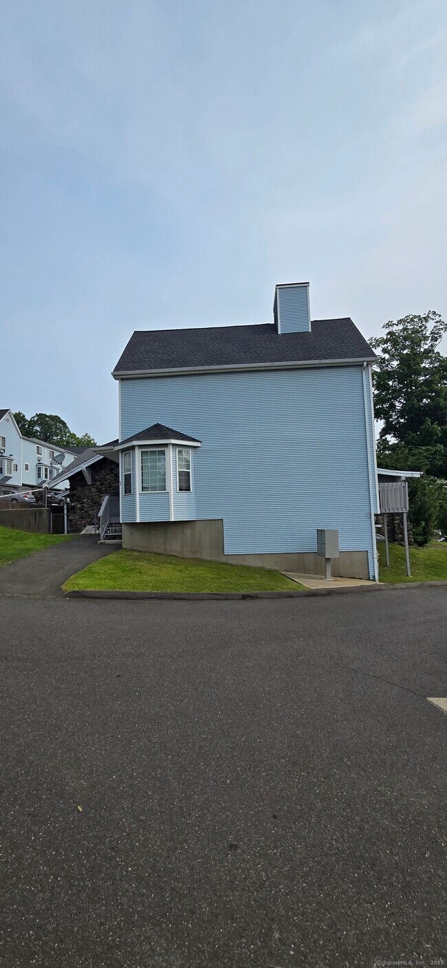 Building Photo - 106 Wakelee Rd