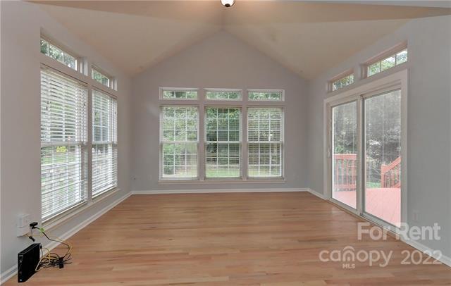 Building Photo - 517 Chadmore S Dr