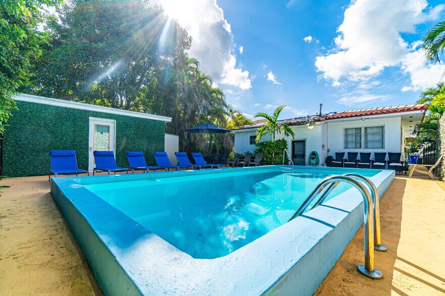 Building Photo - 975-977-977 SW 10th St