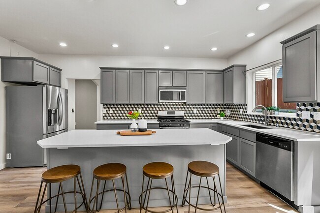 Building Photo - ? Spacious Snohomish Home with Luxury Features & Room to Live! ?
