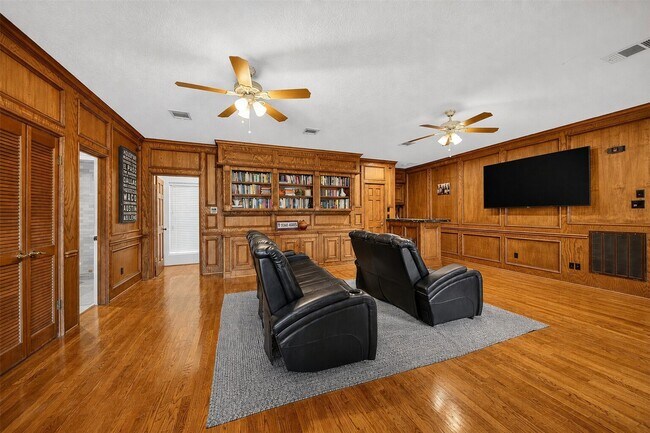 Building Photo - 2510 Potomac Dr