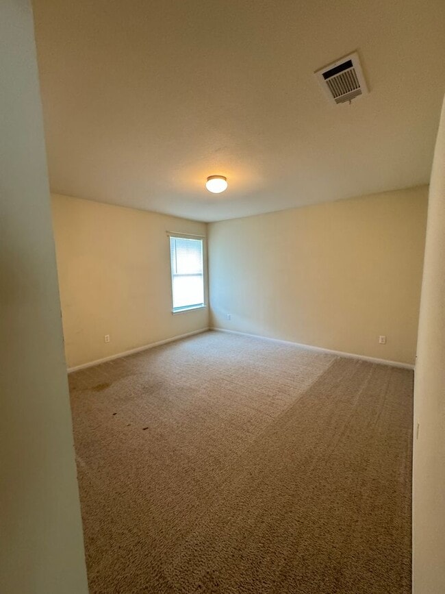 Building Photo - Beautiful 2 Story 4 Bdrm 2.5 Bath With a Loft