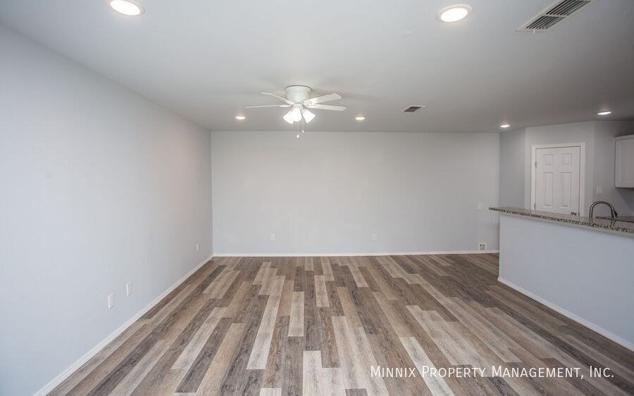 Building Photo - 1302 N Dover Ave